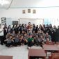 (Istimewa) Pelajar di Angsana Saat Foto Bersama Dengan Pengajar Bahasa Inggris dari Amerika