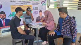 Pedagang Pasar Pagatan Kecamatan Kusan Hilir Kabupaten Tanah Bumbu Mendapatkan Sosialisasi Sertifikat Halal dan Diajari Tata Cara Pendaftaran Produk Agar Dapat Sertifikat Halal