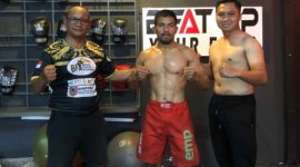 (Istimewa) Agus Setia Budi si Dalas Hangit (Tengah) akan mencoba merebut sabuk Juara Nasional One Pride MMA kelas flyweight (56,7kg)