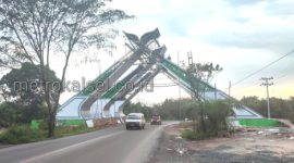 Beginilah Tampilan Pintu Gerbang Tanah Bumbu yang ada di area perbatasan Kecamatan Satui dengan Kintap Kabupaten Tanah Laut
