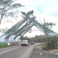 Beginilah Tampilan Pintu Gerbang Tanah Bumbu yang ada di area perbatasan Kecamatan Satui dengan Kintap Kabupaten Tanah Laut