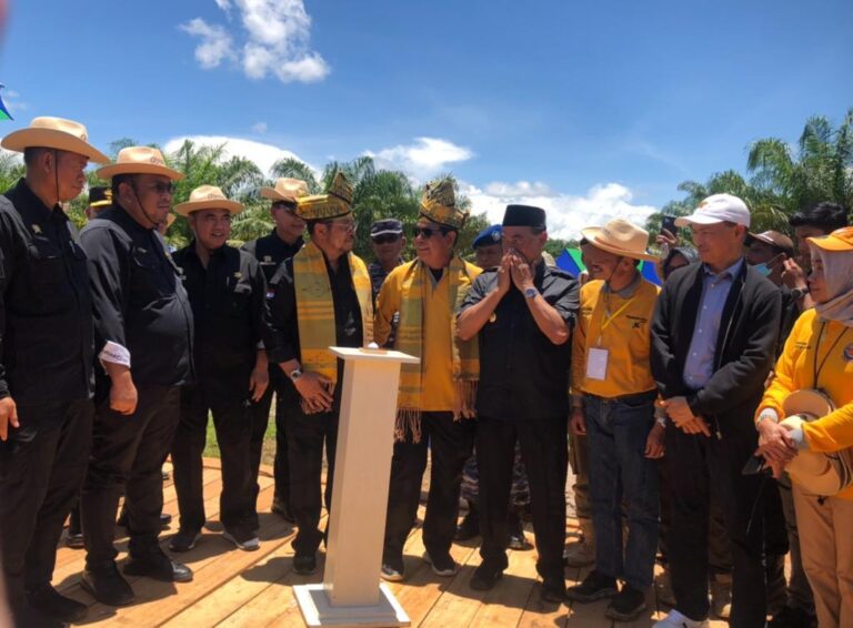 Mentan RI Saat Lakukan Penen Pedet Nasional dan Kick Off Siskaku Intip di Kabupaten Tanah Bumbu, Kalimantan Selatan