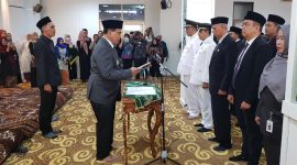 Bupati Tanah Bumbu dr HM Zairullah Azhar Saat Lantik Pejabatnya di Aula Bersujud I, Kamis (6/4/2023) 
