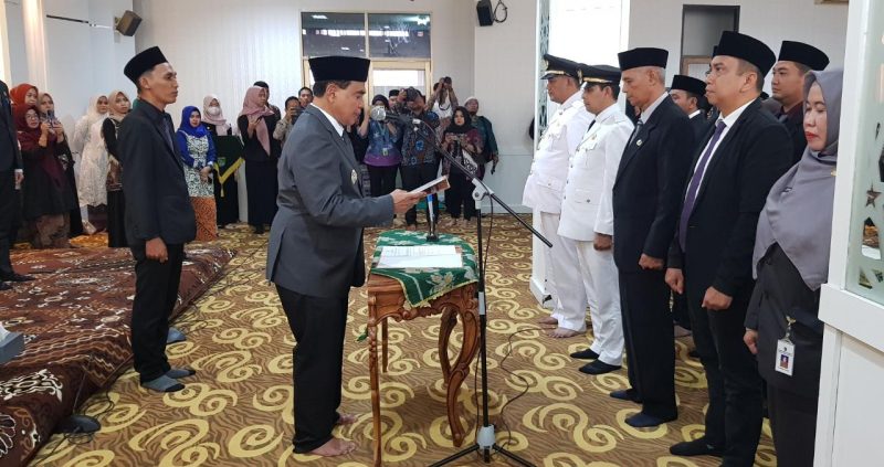 Bupati Tanah Bumbu dr HM Zairullah Azhar Saat Lantik Pejabatnya di Aula Bersujud I, Kamis (6/4/2023) 