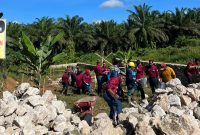 MAY DAY - Peringati Hari Buruh Internasional SPTB Buma Site GEO-AJE Gelar Baksos Religi di Bayansari