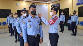 Pengukuhan - Kepala Kantor Imigrasi Kelas II TPI Batulicin, I Gusti Bagus M Ibrahim Tetapkan Agen Perubahan