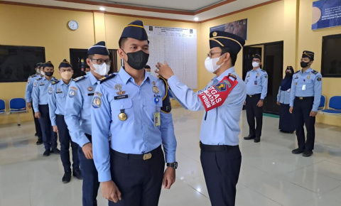 Pengukuhan - Kepala Kantor Imigrasi Kelas II TPI Batulicin, I Gusti Bagus M Ibrahim Tetapkan Agen Perubahan