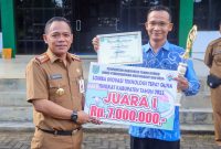 Reward - Pemberian Reward Pemenang Lomba Inovasi Tehnologi Tepat Guna oleh Kepala Dinas Pemberdayaan Masyarakat dan Desa Kabupaten Tanah Bumbu, Samsir mewakili  Bupati Zairullah Azhar kepada Pemenang