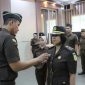 Kepala Kejaksaan Negeri Kabupaten Tanah Bumbu I Wayan Wiradarma Saat Lantik Kasi Datun, Ribut Suprihatin