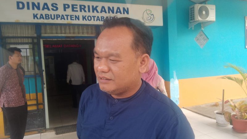 Anggota DPRD Kotabaru Awwaludin Saat Melihat Mahasiswa KKN asal Fakultas Perikanan dan Keluatan ULM Banjarmasin