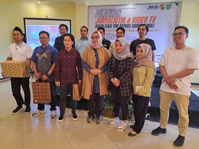 Foto Bersama Penulis terbaik dalam pelatihan Jurnalistik dan Video Televisi yang digelar JMSI Kabupaten Tanah Bumbu Kalimantan Selatan, Jumat (28/7/2023.