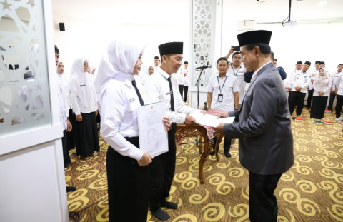 Penyerahan SK Guru PPPK Pemkab Tanah Bumbu