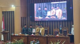 (Metrokalsel.co.id/Man Hidayat) Penyerahan Dokumen RAPBD Perubahan Tahun 2023 Kabupaten Tanah Bumbu, Kalimantan Selatan, Rabu (16/8/2023). 