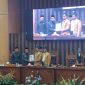 (Metrokalsel.co.id/Man Hidayat) Penyerahan Dokumen RAPBD Perubahan Tahun 2023 Kabupaten Tanah Bumbu, Kalimantan Selatan, Rabu (16/8/2023). 