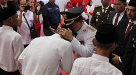 Bupati Tanah Bumbu dr HM Zairullah Azhar Berikan Motivasi dan Pelukan Kepada WBP Lapas Batulicin Yang Menerima Remisi Dalam Rangka HUT RI ke 78