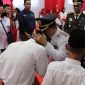 Bupati Tanah Bumbu dr HM Zairullah Azhar Berikan Motivasi dan Pelukan Kepada WBP Lapas Batulicin Yang Menerima Remisi Dalam Rangka HUT RI ke 78