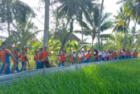 Jalan Santai SDN 1 Manurung Kecamatan Kusan Hilir Kabupaten Tanah Bumbu, di Pematang Sawah