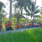 Jalan Santai SDN 1 Manurung Kecamatan Kusan Hilir Kabupaten Tanah Bumbu, di Pematang Sawah