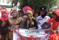 Guru TK se Kecamatan Simpang Empat Tanah Bumbu Ikuti Karnaval Kemerdekaan RI