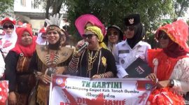 Guru TK se Kecamatan Simpang Empat Tanah Bumbu Ikuti Karnaval Kemerdekaan RI