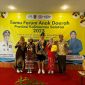 MCKalsel/Plt Asisten Perekonomian dan Pembangunan Setdaprov Kalsel, Suparmi (kiri) dan Kepala DPPPAKB Provinsi Kalsel, Adi Santoso (kanan) berfoto bersama pada Temu FAD Provinsi Kalsel