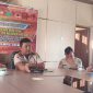 Kepala Pelaksana BPBD Tanah Bumbu, Sulhadi, bersama jajaran saat konferensi pers terkait gempa bumi, Selasa (29/8/2023). 