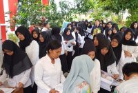 ISTIMEWA / Peserta CPNS di Verifikasi Sebelum Masuk Ruangan Tes di BKPSDMbTanah Bumbu