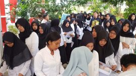 ISTIMEWA / Peserta CPNS di Verifikasi Sebelum Masuk Ruangan Tes di BKPSDMbTanah Bumbu