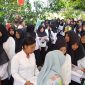 ISTIMEWA / Peserta CPNS di Verifikasi Sebelum Masuk Ruangan Tes di BKPSDMbTanah Bumbu