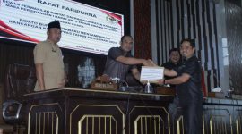 Paripurna DPRD Kotabaru, Penyerahan Berkas ke Bagian Banggar DPRD Kotabaru Untuk Dibahas Bersama Eksekutif dan Legislatif