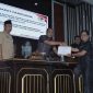 Paripurna DPRD Kotabaru, Penyerahan Berkas ke Bagian Banggar DPRD Kotabaru Untuk Dibahas Bersama Eksekutif dan Legislatif