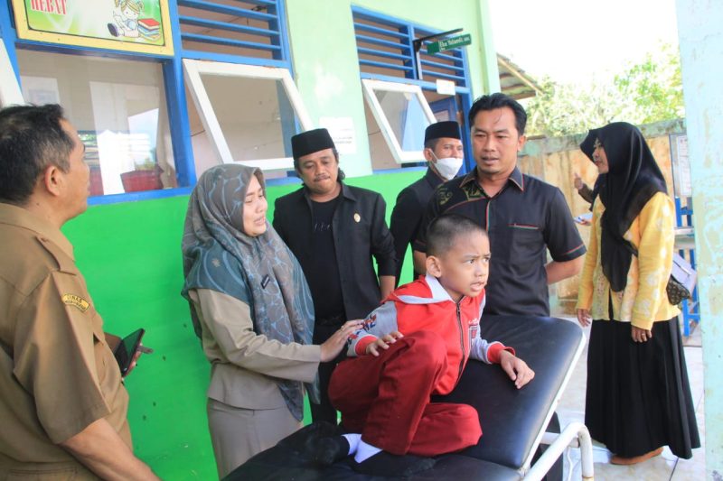 Kunjungan Gabungan Komisi DPRD Tanah Bumbu ke SDLB di Jalan Arjuna Batulicin