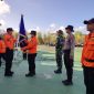 Penyerahan Bendera Saat Apel Siaga Karhutla dari Sekretaris Daerah Kabupaten Tanah Bumbu ke Kepala Pelaksana BPBD setempat, Sulhadi