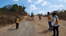PUPR Tanah Bumbu / Jalan Alternatif KM 171 Satui Kabupaten Tanah Bumbu, Kalimantan Selatan, Mulai Diperbaiki, Dinas PUPR Turunkan Dua Alat Berat
