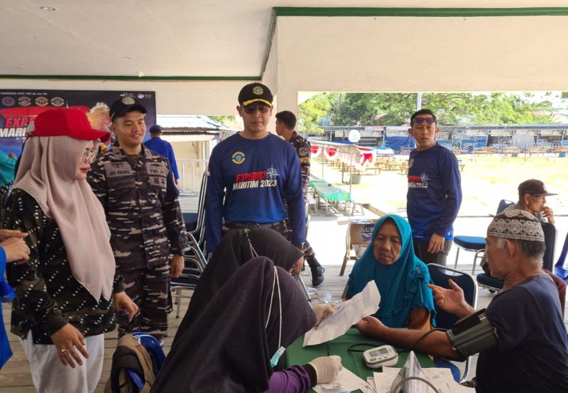 Pengibatan Gratis TNI AL Kotabaru Tanah Bumbu di Pagatan Kabupaten Tanah Bumbu Peringati HUT AL