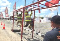 Metro Kalsel / Peserta Lewati Rintangan Firefighter Combat Challenge di IFRC 20th