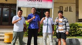 Ketua KONI Tanbu, I Dewa Gede Parta (Dua Dari Kanan) Saat Berada di KONI Klungkung Bali