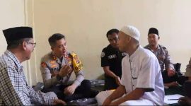 Kapolres Kotabaru Menyaksikan Satu Tahanan Masuk Islam di Polres Kotabaru