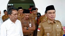 Sosok Aktivis Anwar Ali Wahab Saat Dampingi Bupati Tanah Bumbu dr HM Zairullah Azhar di Sebuah Kegiatan di Bumi Bersujud