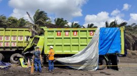 Istimewa / Dua unit angkutan tambang milik PT TMA dan PT RBT terlibat kecelakaan kerja di Jalan hauling TMA, Jumat (22/9/2023) dinihari menyebabkan seorang driver tewas ditempat karena terjepit di kabin