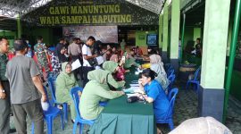Metro Kalsel / HUT TNI ke 78, Kodim 1004 bersama Lanal Kotabaru dan TNI AU, melaksanakan Baksos Kesehatan Gratis