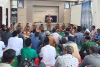 Kepala Dinas Pemberdayaan Masyarakat dan Desa (PMD) Tanah Bumbu, Samsir Saat Berikan Arahan Kepada 60 Kepala Desa Terpilih