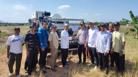 METROKALSEL / Anggota DPRD Tanah Bumbu, Andi Asdar Wijaya Bersama DKPP, Serahkan Bantuan Alat Pertanian ke Gapoktan Sehati Desa Kersik Putih Kecamatan Batulicin