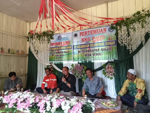 Istimewa / Ketua DPRD Kotabaru Syairi Mukhlis Saat Hadiri KKG PAUD Kelumpang Tengah, Kotabaru