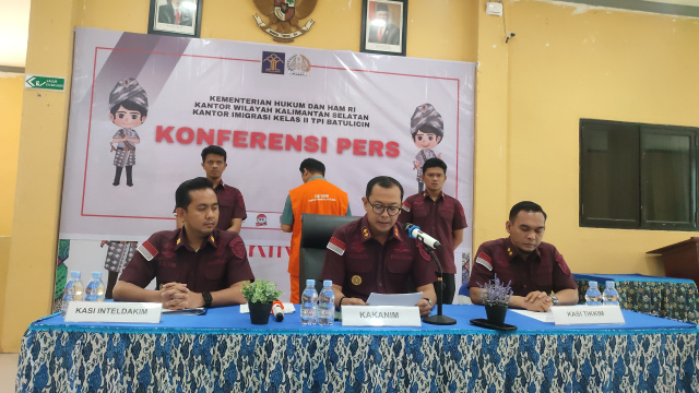Metro Kalsel / Imigrasi Batulicin Saat Gelar Konferensi Pers Terkait Deportasi WNA