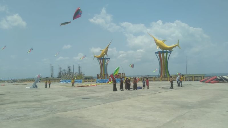 Kite Festival Layang-layang di Siring Laut Kotabaru