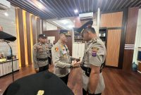 Kapolres Kotabaru AKBP Dr Tri Suhartanto Saat Pimpin Penyerahan Dua Jabatan Penting Kepadanya