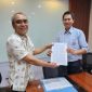 Penandatangan MuO antara DLH Tanah Bumbu, Rahmat Prapto Udoyo dengan Manajemen PT ITP