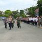 Kapolres Tanah Bumbu Saat Periksa Pasukan di Apel Mantap Brata