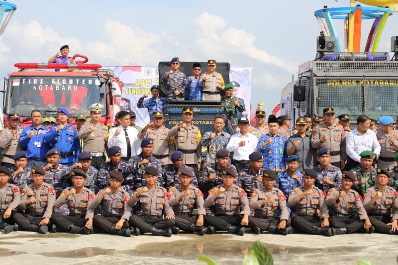 Foto Bersama Usai Gelar Pasukan Mantab Brata di Siring Laut Kotabaru